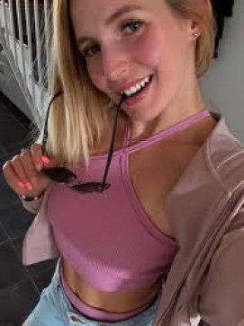 Chloeacute Duval, 28, France