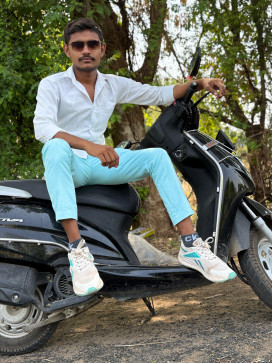 NIK NANECBA, 20, India