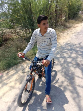 Ayush, 18, India