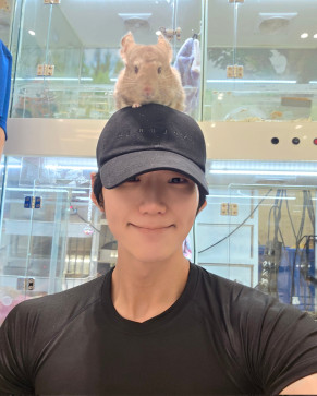 Luffy Zoro, 18, South Korea