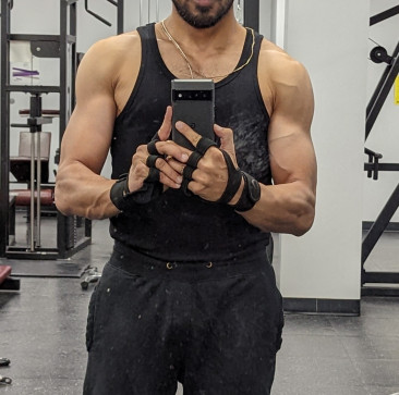 FitBrownGuy, 32, Canada