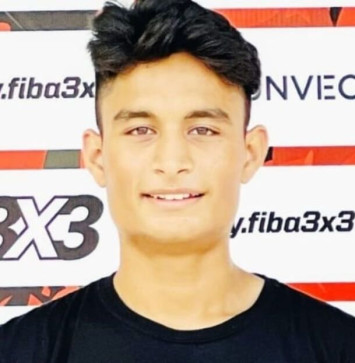 Ish, 18, India