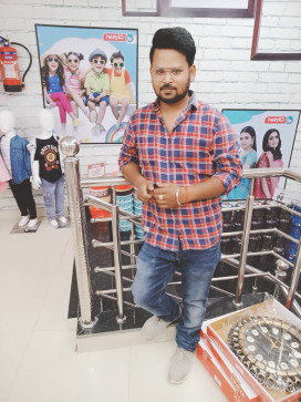 Akki, 27, India