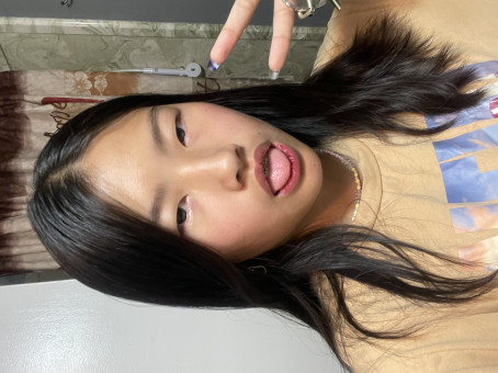 Nina, 18, United States