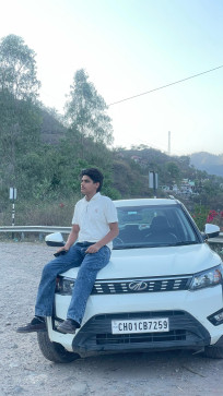 Max Bajwa, 19, India