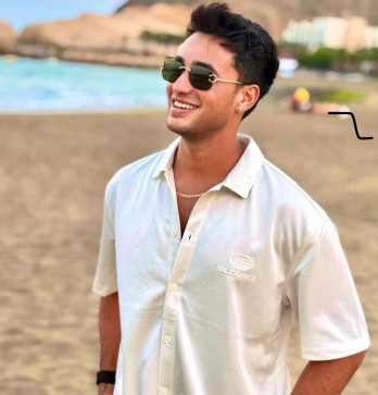 Max, 22, India