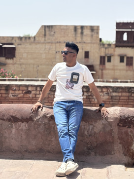 Sam, 28, India