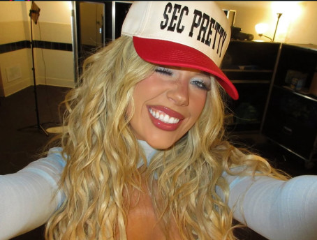 Tiegan, 19, Canada