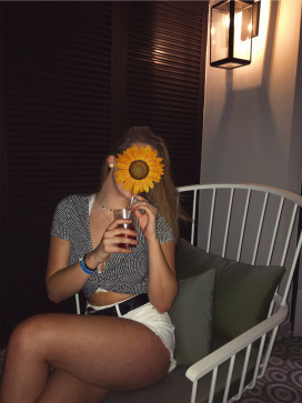 Joanna, 19, Greece