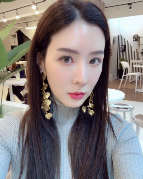 Sofi, 37, United States