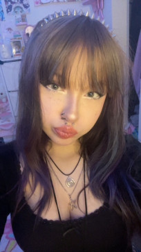 Dollii, 18, United States