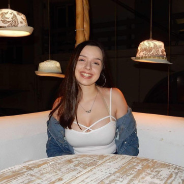 Christiana, 18, Greece