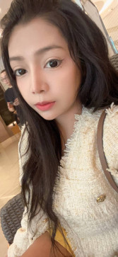 CHLOE SMITH, 28, Switzerland