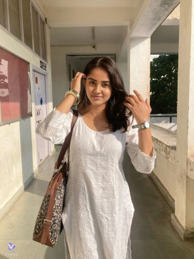 Priyashi, 18, India
