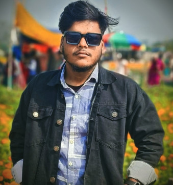 Akiz Khan, 18, India