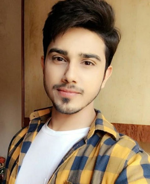 Vcvhjifgh, 23, India