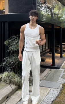 Huan, 24, South Korea