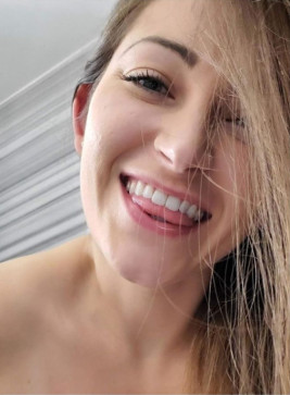 Ella, 25, United States