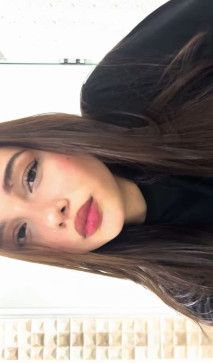 Ella, 21, Germany