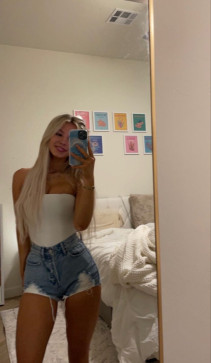 Eva, 18, Canada