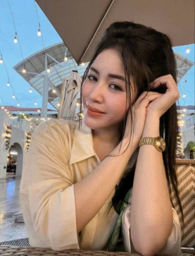 Mia Anna, 32, United States