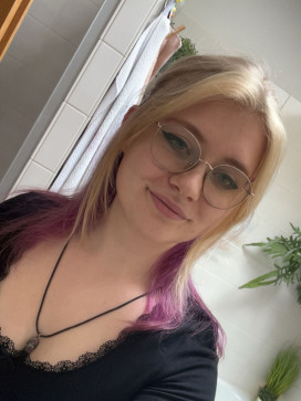 Kat, 22, Germany