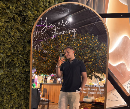 Alex, 24, Romania