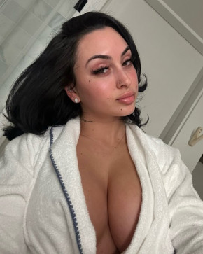 Melissa Louise, 25, United States