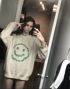 Laura, 18, Hungary