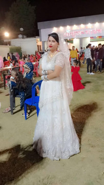 Riya, 23, India