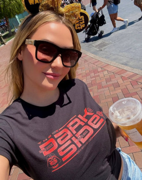 Becca Matin, 28, France