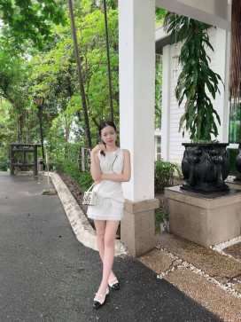 Elizabeth, 39, United States