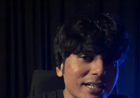 USA Ads, 18, India