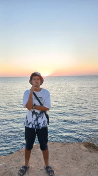 Human Bieng, 18, Algeria