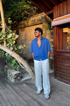 Siyans, 18, India