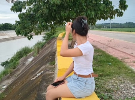Riza, 25