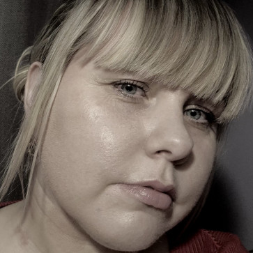 Inese, 38, United Kingdom