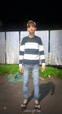 Shamshet, 18, India