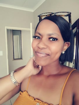 Charlotte, 33, South Africa