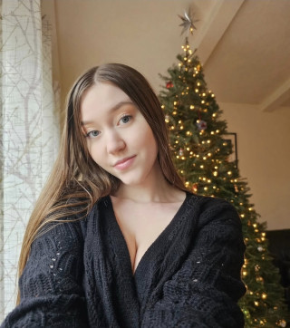 Elina, 19, Netherlands