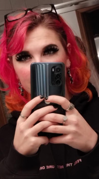 Elena, 18, United States