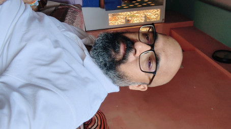 Ahri, 39, India
