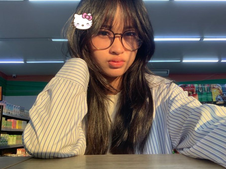Nicole, 18, Philippines