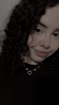 Letiacutecia Costa, 18, Brazil