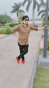 Sajidalimansoori, 43, India
