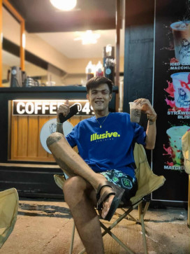 Kevslicaros Reyes, 27, Philippines