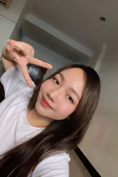Anya Miller, 27, United Kingdom