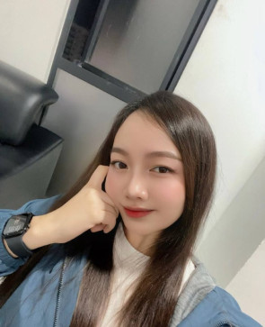 Anya, 27, Netherlands