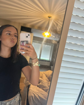 Leila, 19, Belgium