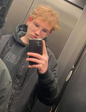 Gegegg Bsbsgs, 19, Lithuania